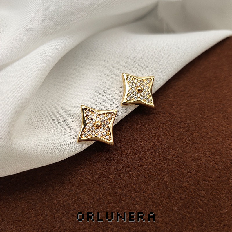 Lumière Clover Crystal Clip-On Earrings product image