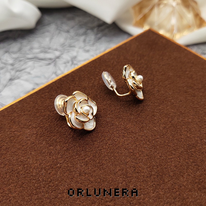 Lumière Floral Pearl Clip-On Earrings product image