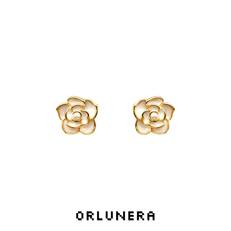 Lumière Floral Pearl Clip-On Earrings product image