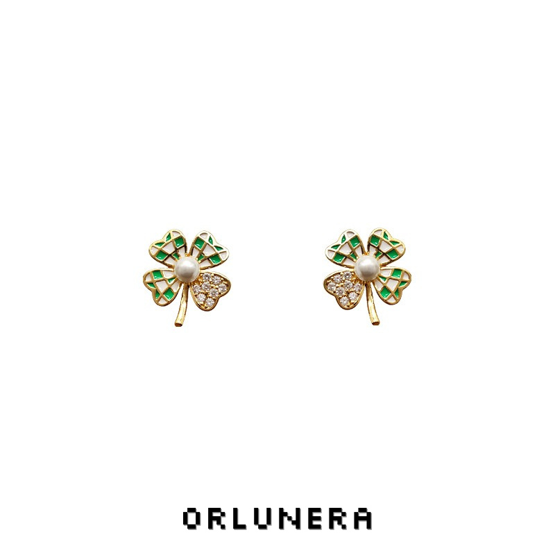Aurelia Clover Clip-On Earrings product image