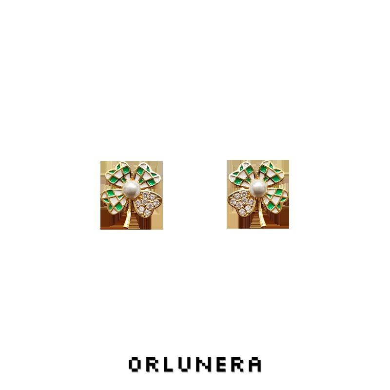 Aurelia Clover Clip-On Earrings product image