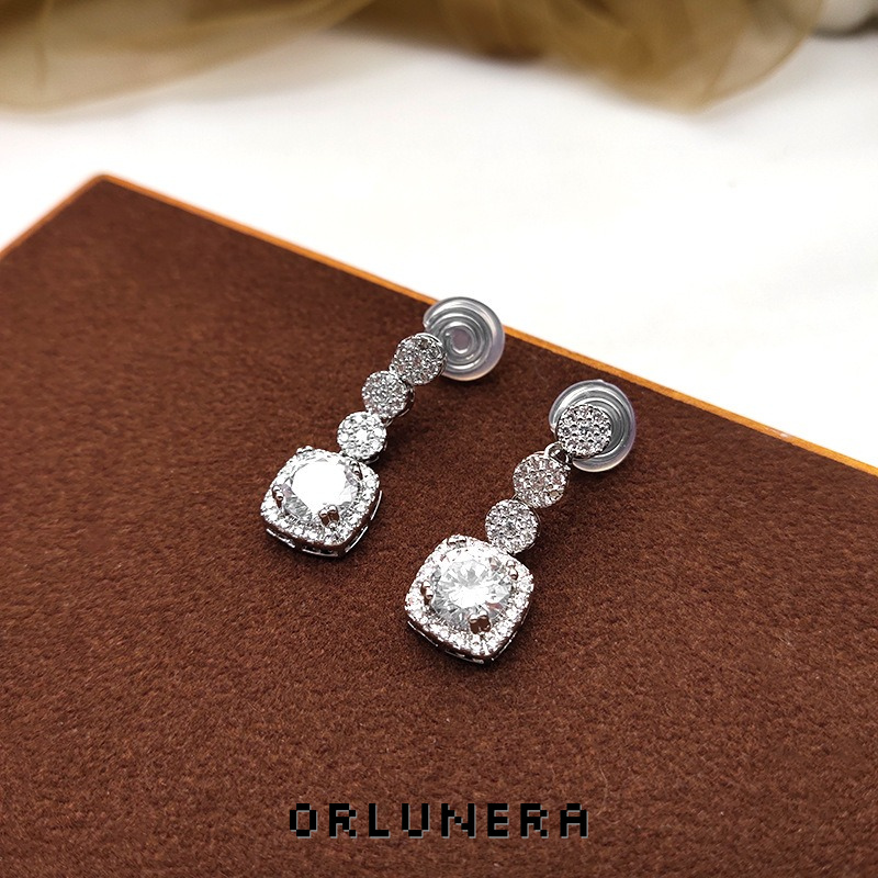 Amara Geometric Clip-On Earrings product image