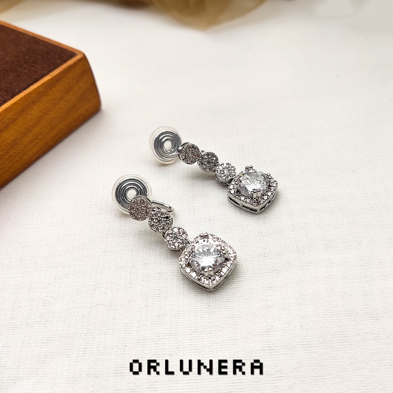Amara Geometric Clip-On Earrings product image