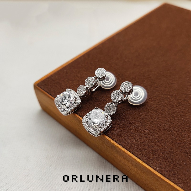 Amara Geometric Clip-On Earrings product image