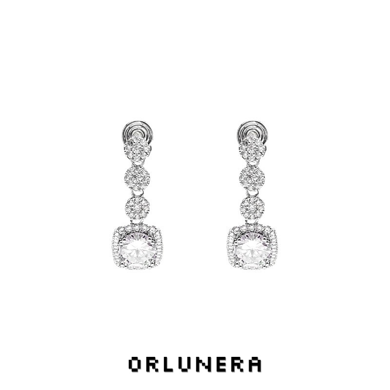 Amara Geometric Clip-On Earrings product image