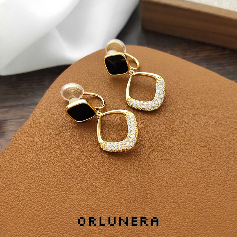 Élan Hoop Clip-On Earrings product image