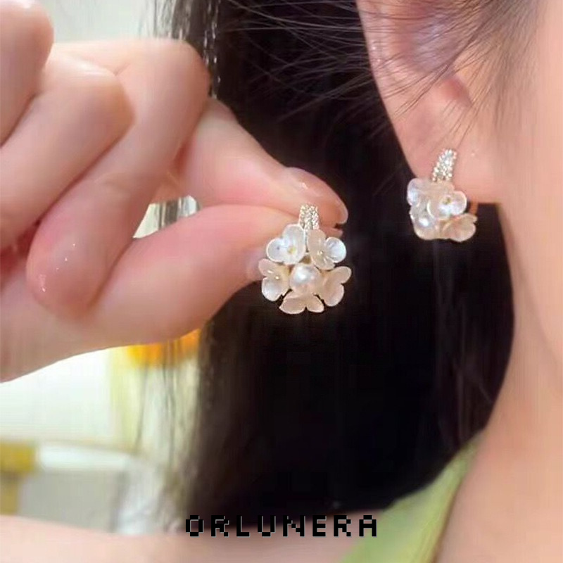Amara Shell Pearl Clip-On Earrings product image