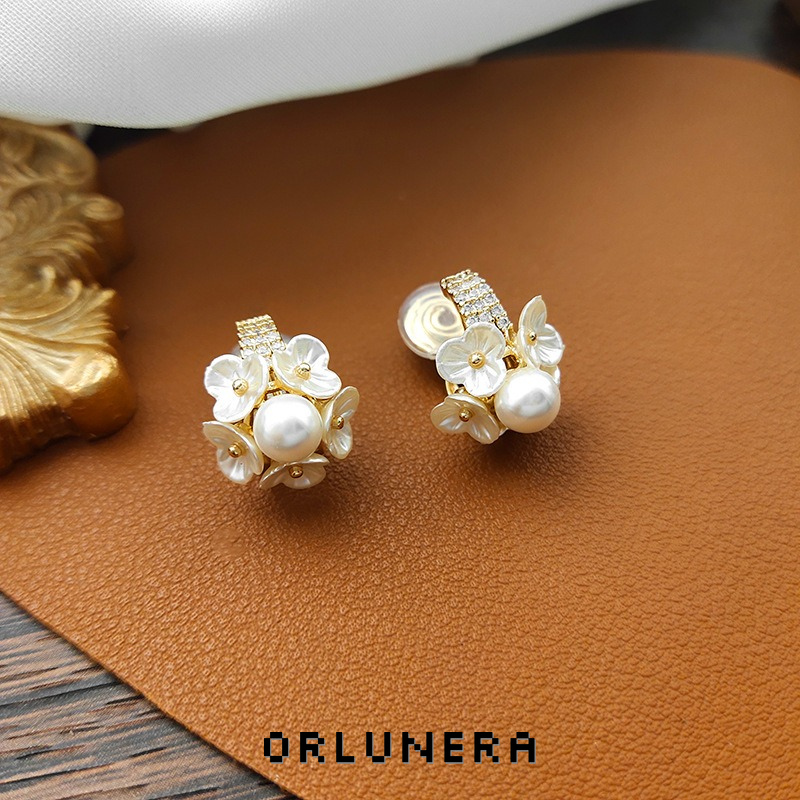 Amara Shell Pearl Clip-On Earrings product image