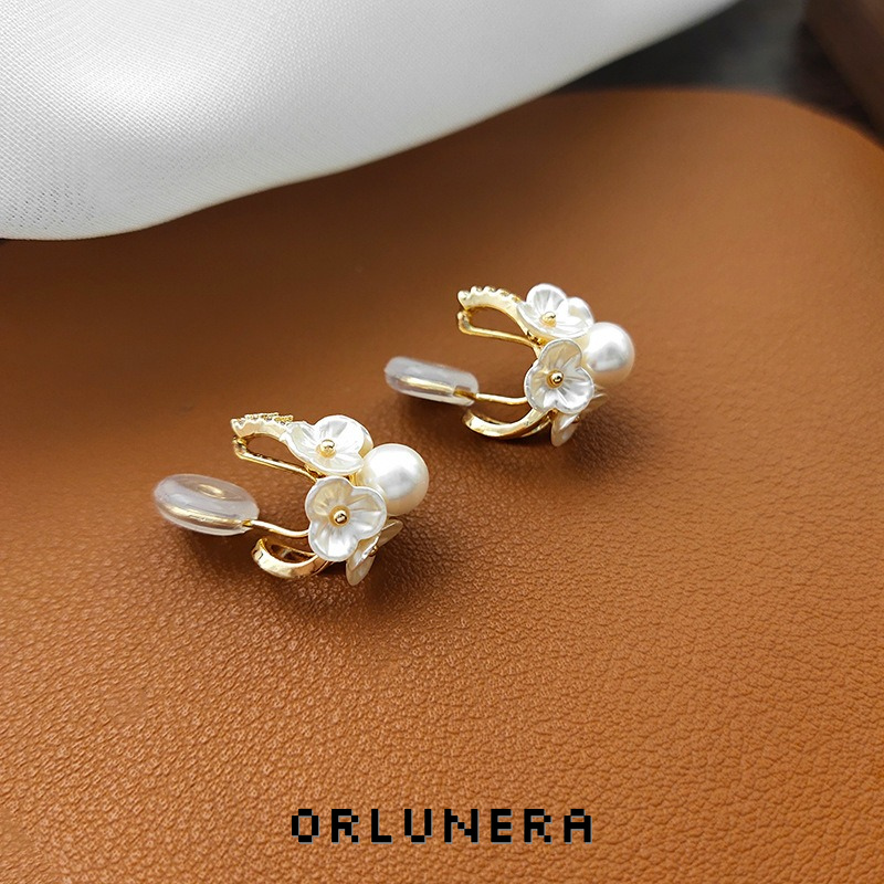 Amara Shell Pearl Clip-On Earrings product image