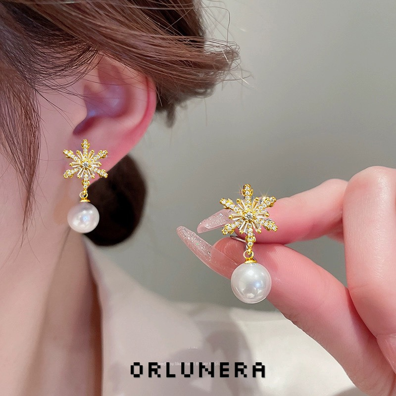 Lumière Pearl Star Clip-On Earrings product image