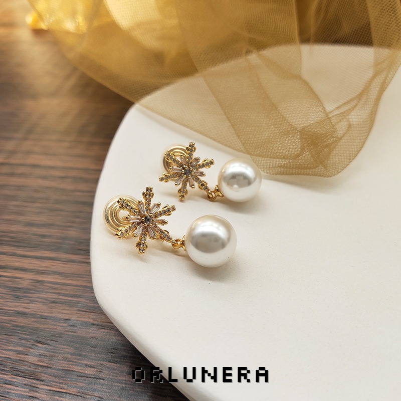 Lumière Pearl Star Clip-On Earrings product image