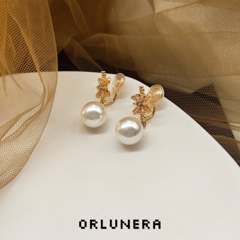 Lumière Pearl Star Clip-On Earrings product image