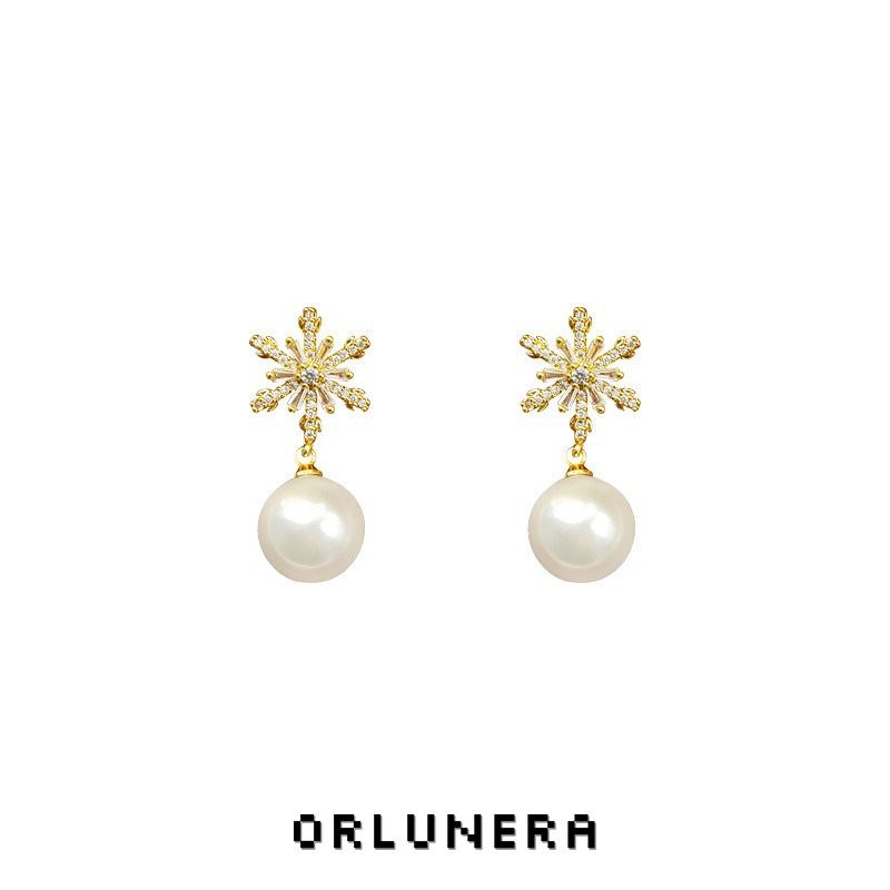 Lumière Pearl Star Clip-On Earrings product image