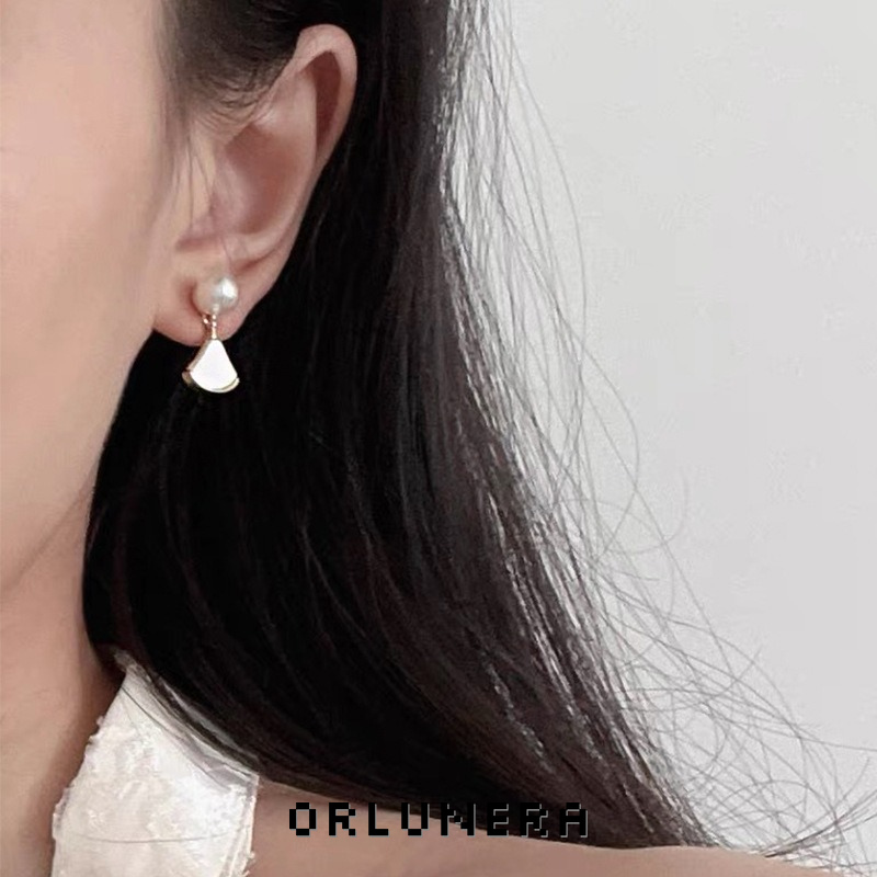 Amara Fan Shell Pearl Clip-On Earrings product image
