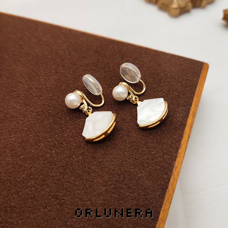 Amara Fan Shell Pearl Clip-On Earrings product image