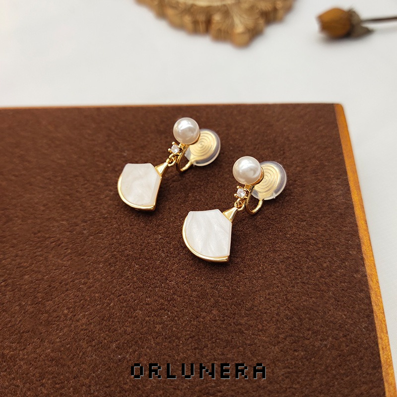 Amara Fan Shell Pearl Clip-On Earrings product image
