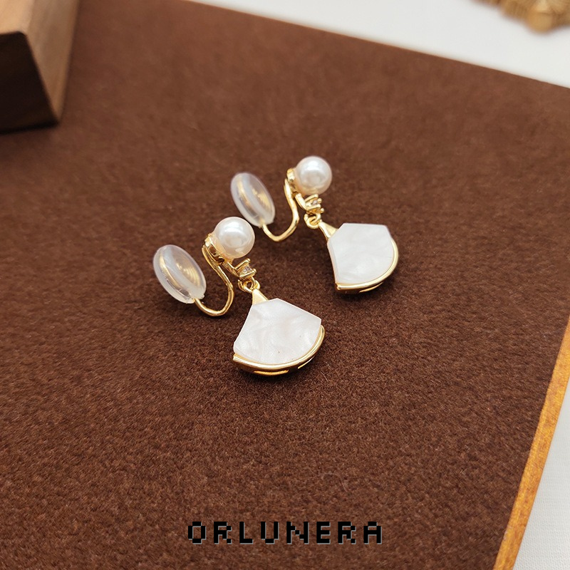 Amara Fan Shell Pearl Clip-On Earrings product image