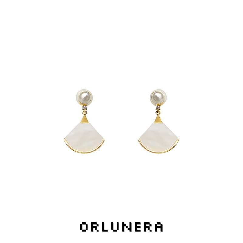 Amara Fan Shell Pearl Clip-On Earrings product image