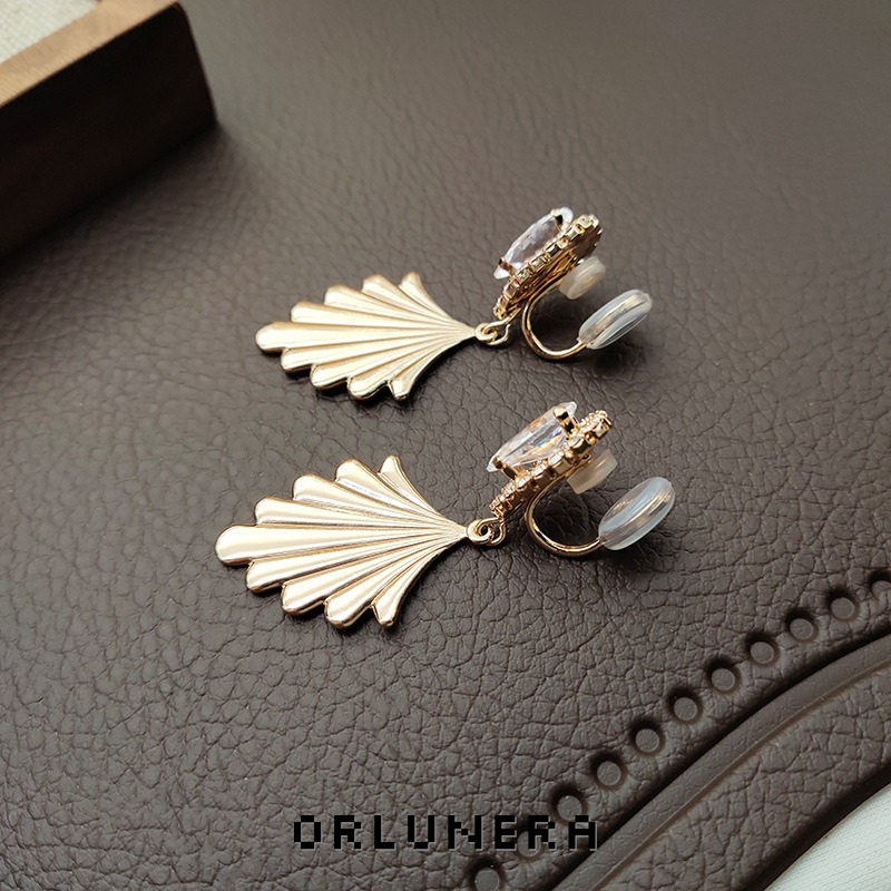 Amara Fan Shell Clip-On Earrings product image