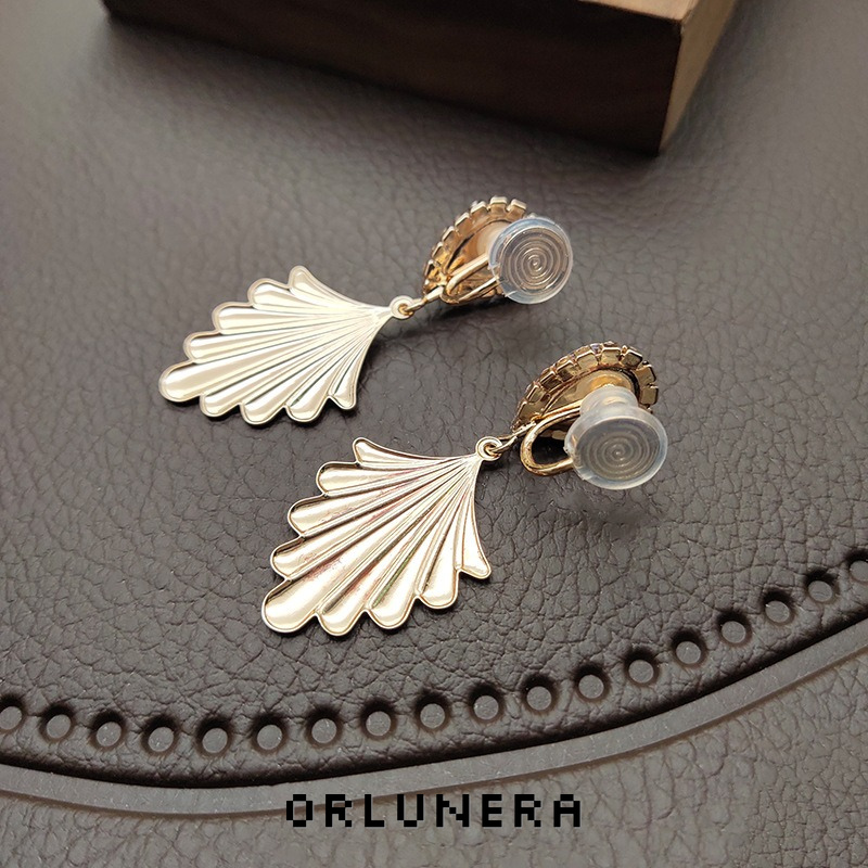 Amara Fan Shell Clip-On Earrings product image
