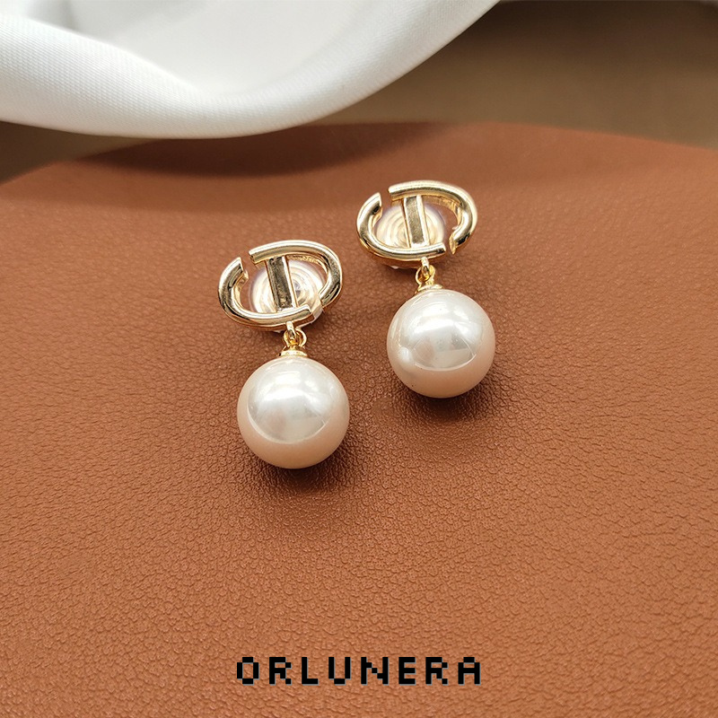 Aurelia Pearl Clip-On Drop Earrings product image