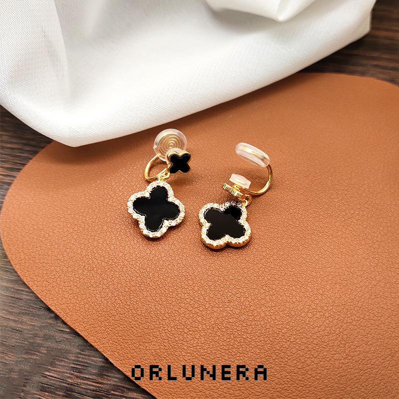 Amara Clover Clip-On Earrings product image