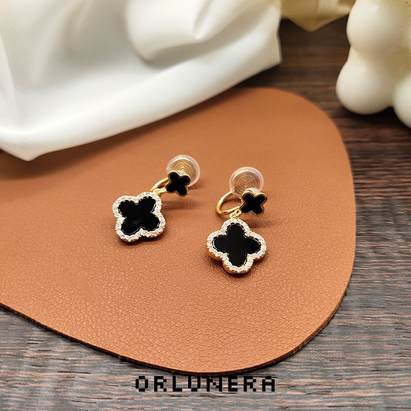 Amara Clover Clip-On Earrings product image