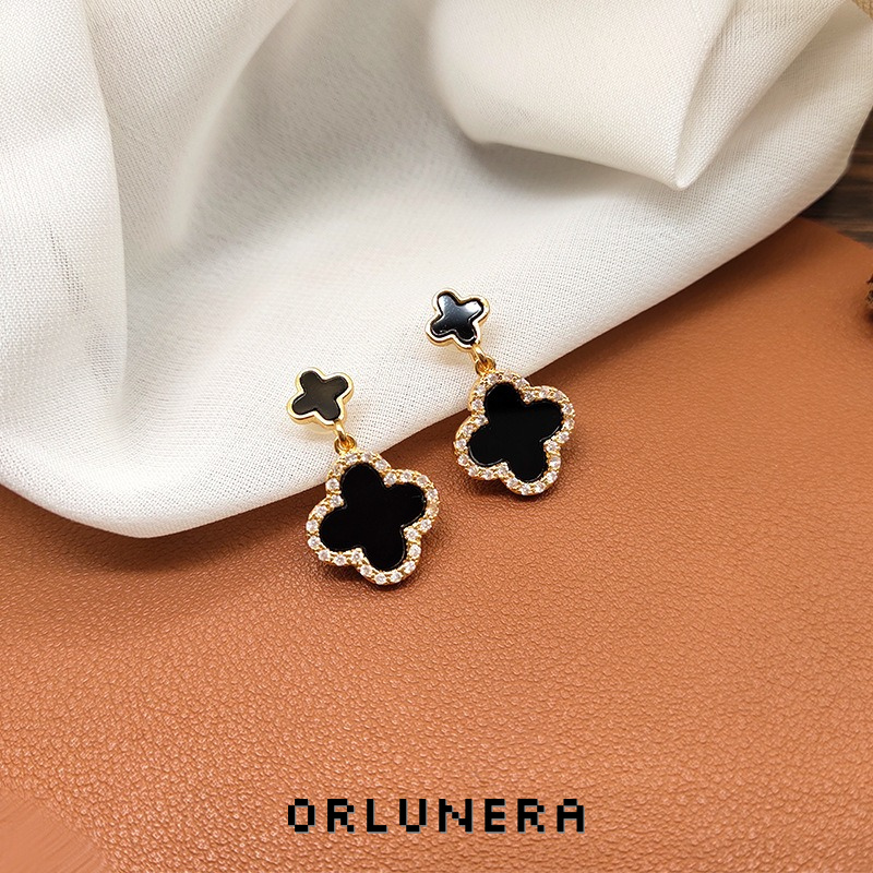 Amara Clover Clip-On Earrings product image
