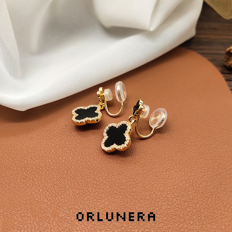 Amara Clover Clip-On Earrings product image