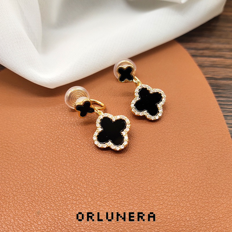 Amara Clover Clip-On Earrings product image