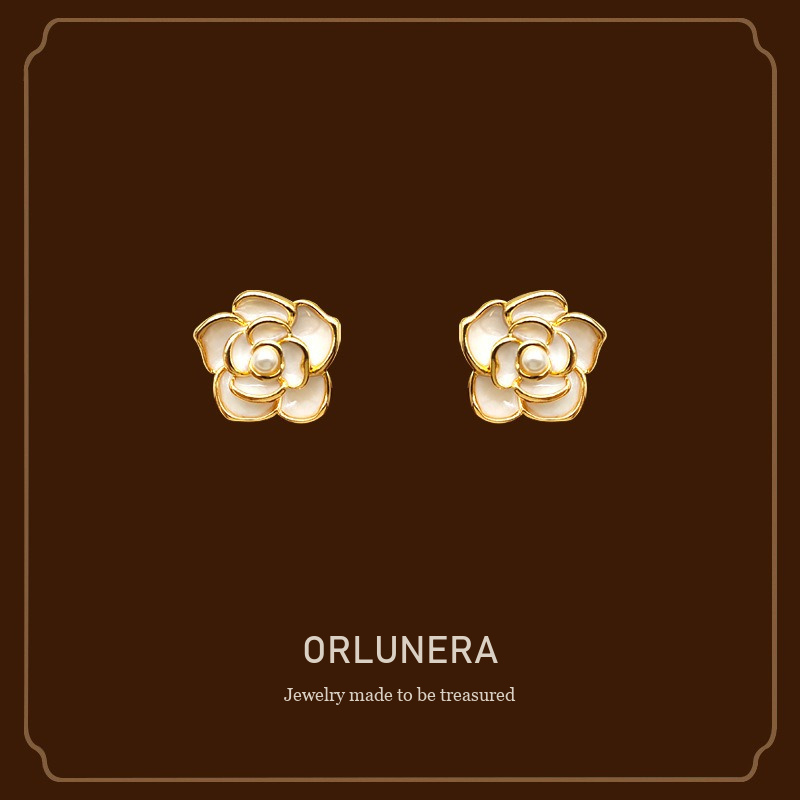 Lumière Floral Pearl Clip-On Earrings Orlunera cover
