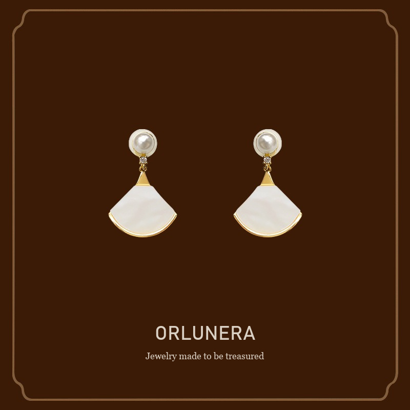 Amara Fan Shell Pearl Clip-On Earrings Orlunera cover