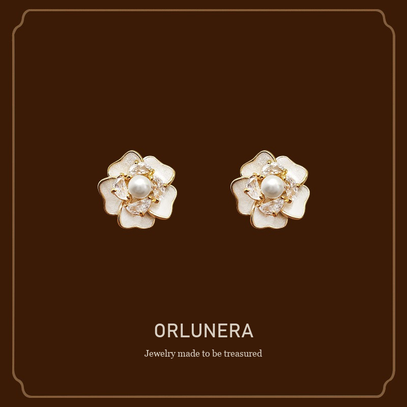 Lumière Camellia Pearl Crystal Clip-On Earrings Orlunera cover
