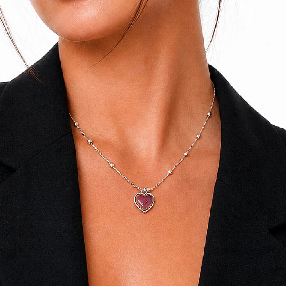 Heart mood necklace as a meaningful gift