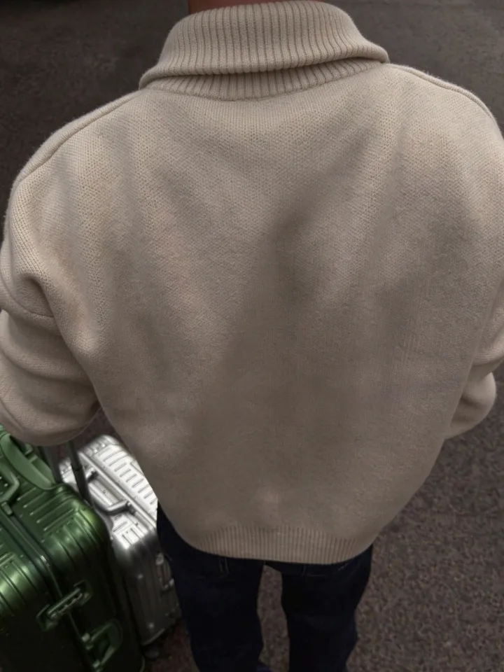 CORE ZIP-UP SWEATER