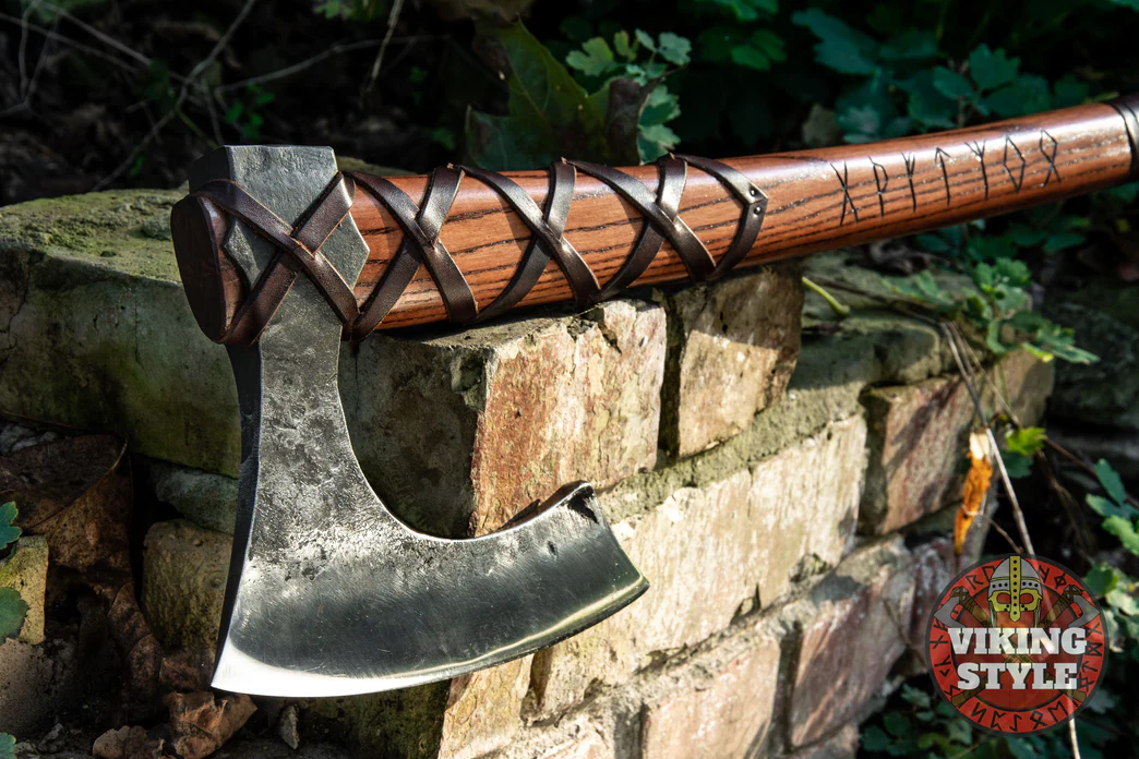 Machado barbudo viking tradicional