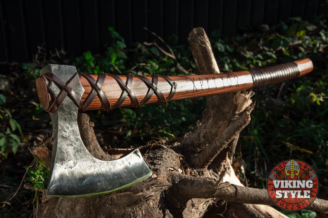 Machado barbudo viking tradicional