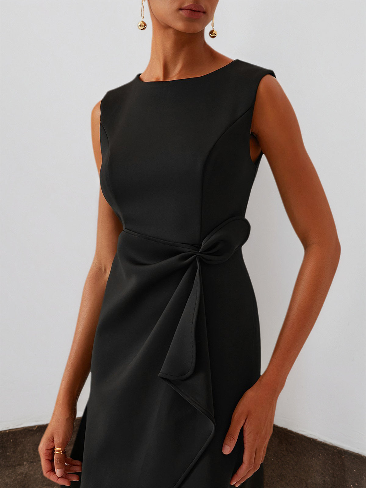 Black Sleeveless Midi Elegant A-line Dress with Waist Twist for Day-to-Night