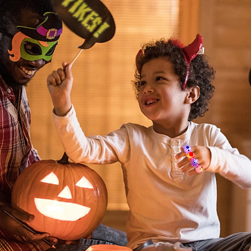🎁LED-es Halloweeni Világító Gyűrű😍 - 50 darabos Készlet