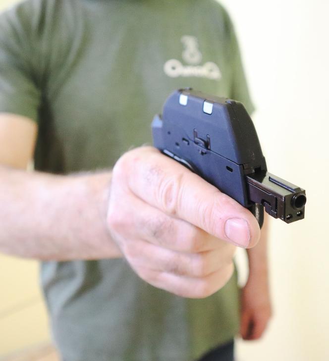 Folding .22 LR Pocket Pistol-Toy