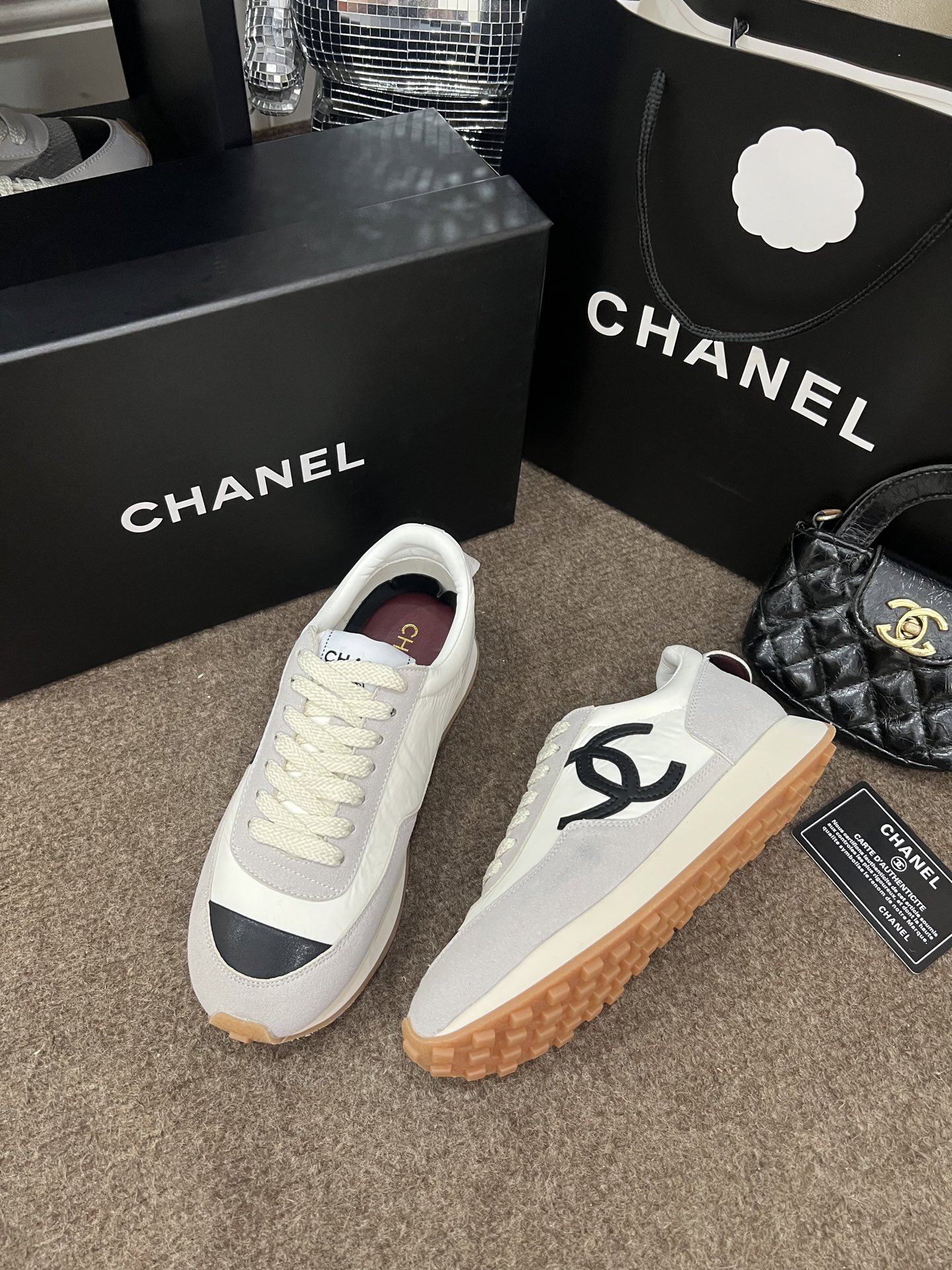 Casual shoes