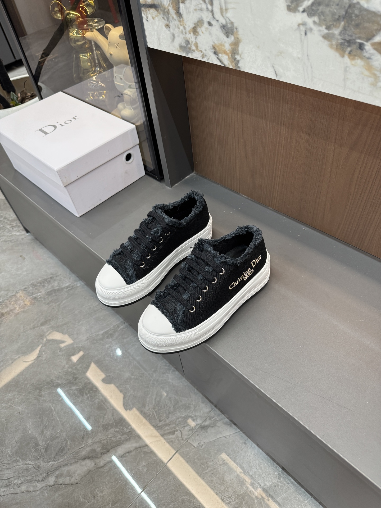 Casual shoes