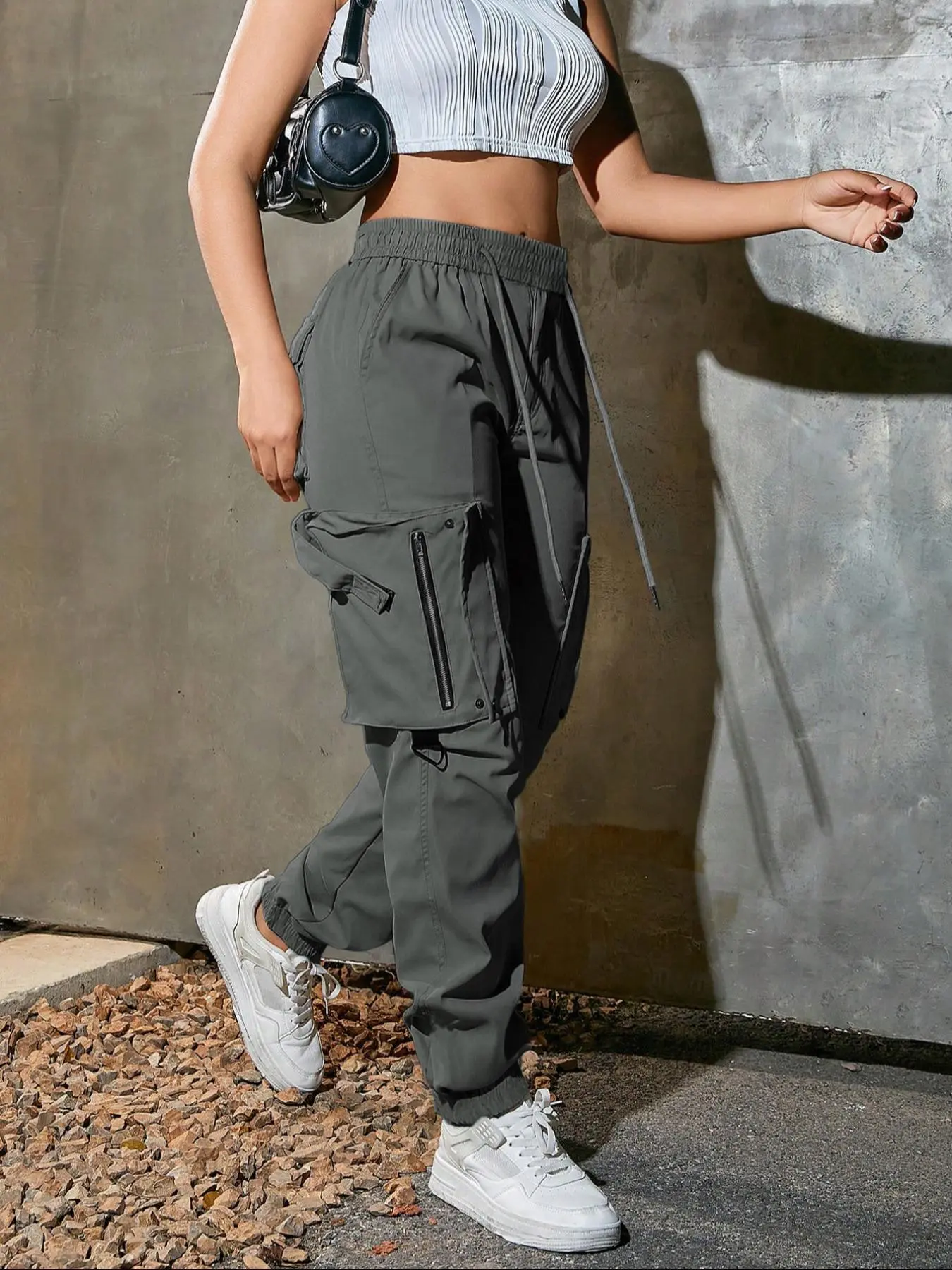 Women's solid color, adjustable drawstring, loose-fitting basic cargo pants