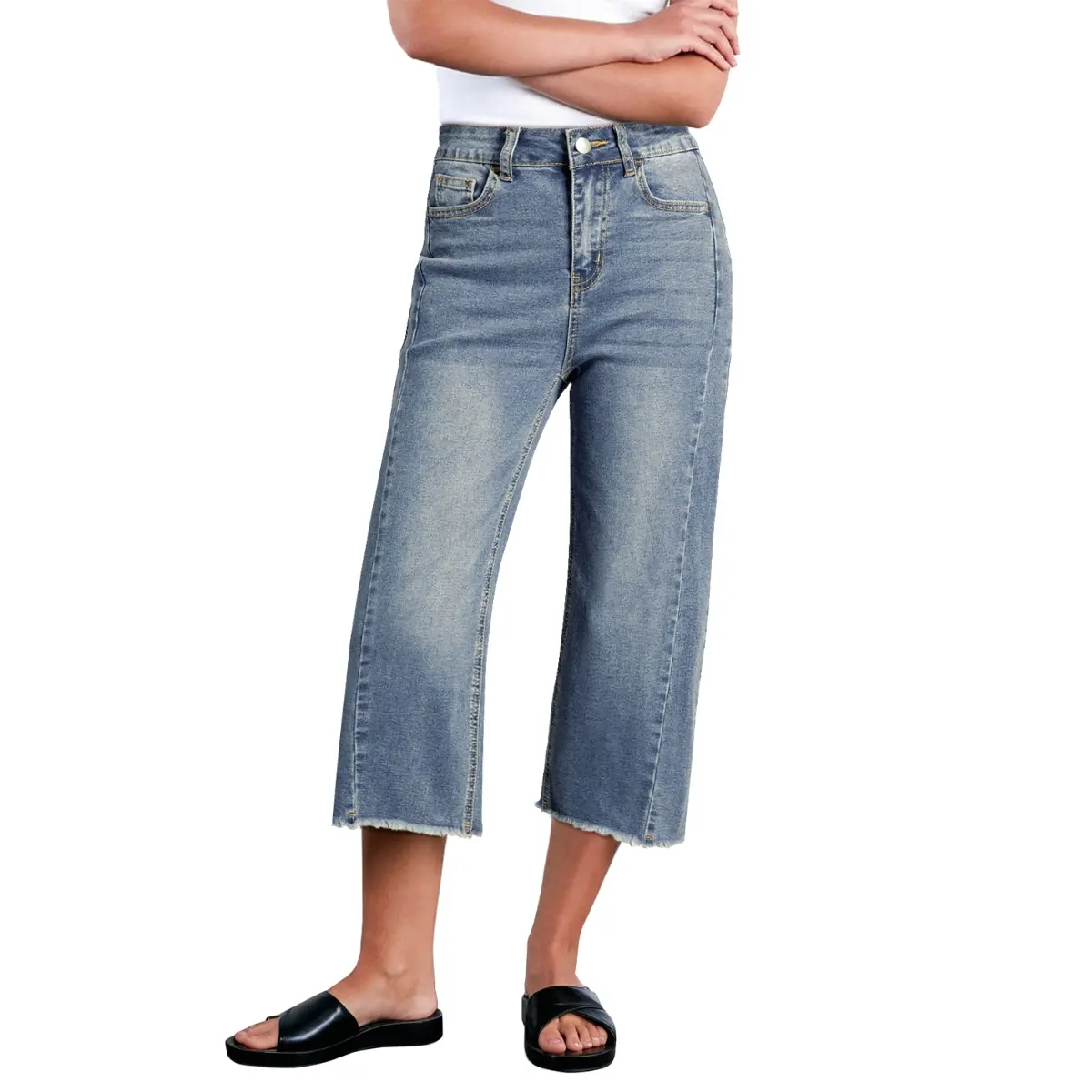 Women's cropped jeans, high-waisted, wide-leg, stretchy, with frayed side seams.