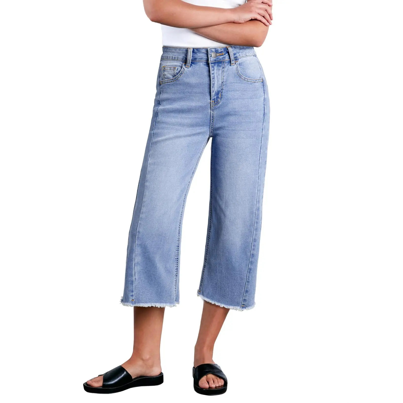 Women's cropped jeans, high-waisted, wide-leg, stretchy, with frayed side seams.