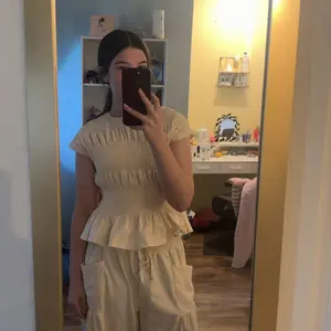 Source customer photo of Apricot smocked set for final page