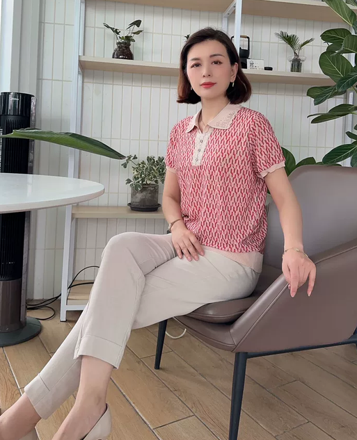 Randomly colored 2-piece summer ice silk short sleeved T-shirt, stylish small shirt, 50+middle-aged and elderly women's thin lapel top 2-piece set
