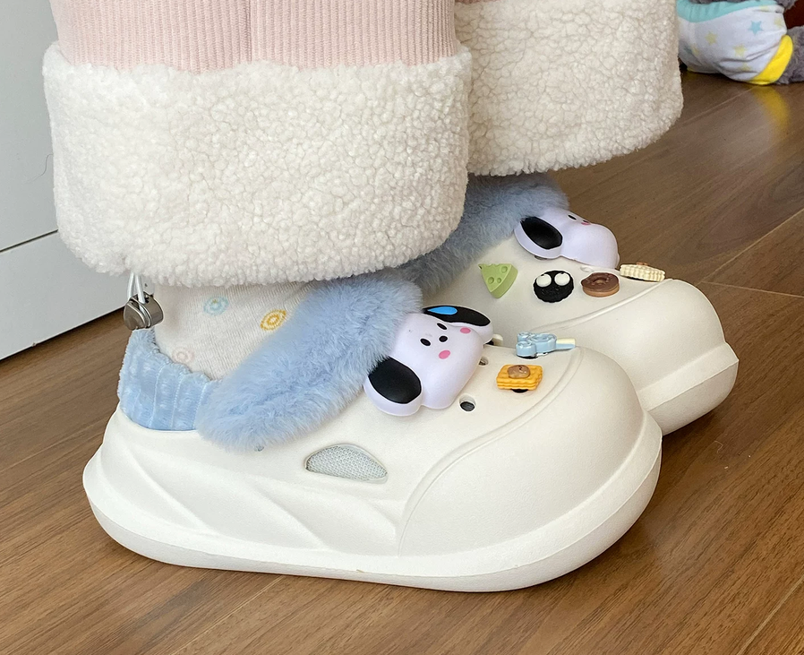 Cute puppy shoes, trendy and personalized, can be purchased wholesale
