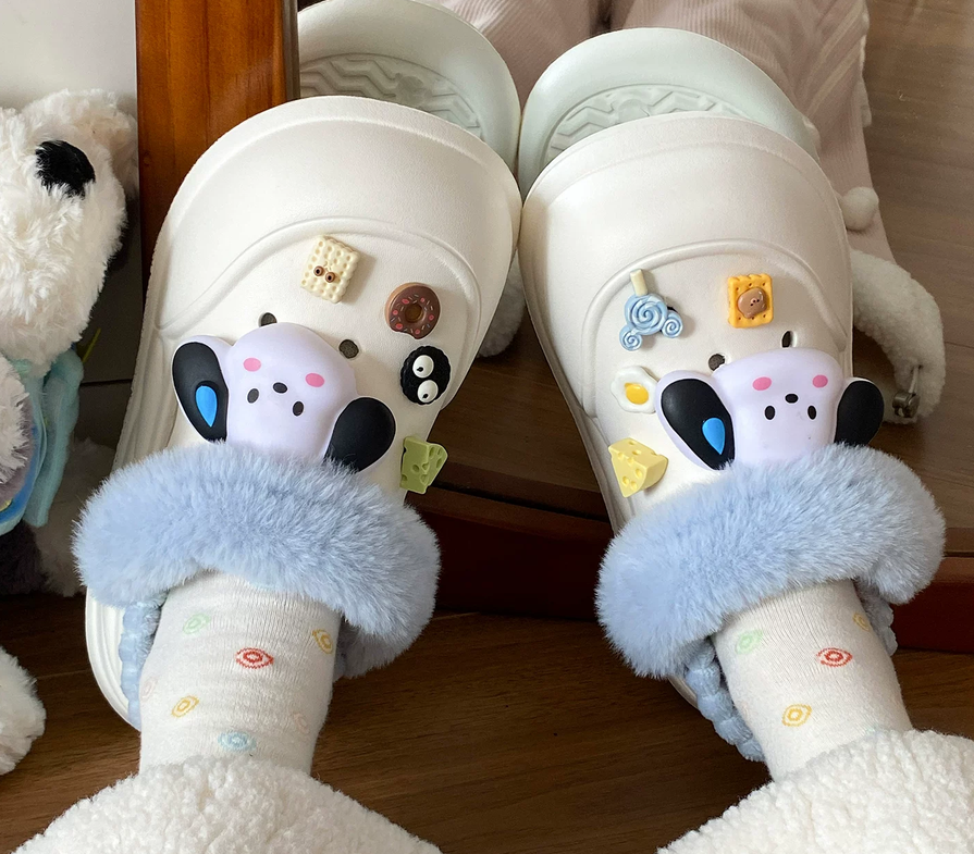 Cute puppy shoes, trendy and personalized, can be purchased wholesale
