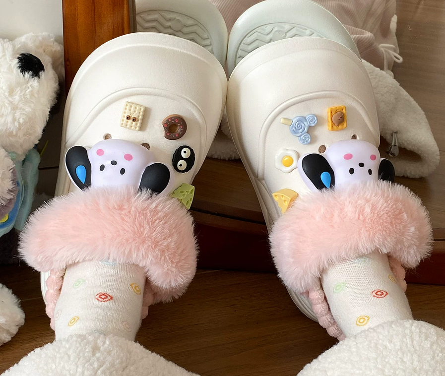 Cute puppy shoes, trendy and personalized, can be purchased wholesale